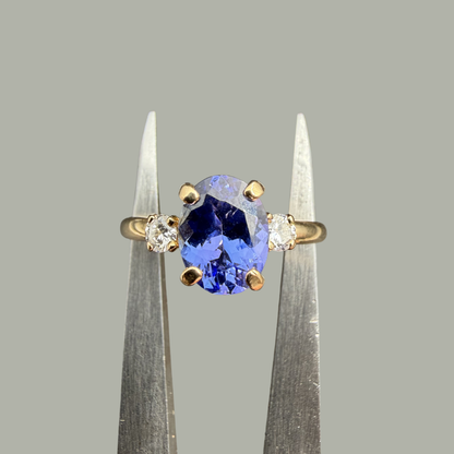 Bague solitaire tanzanite et diamants or jaune 18 carats 1,20 ct – Diamants 0,14 ct – Bijou d’occasion