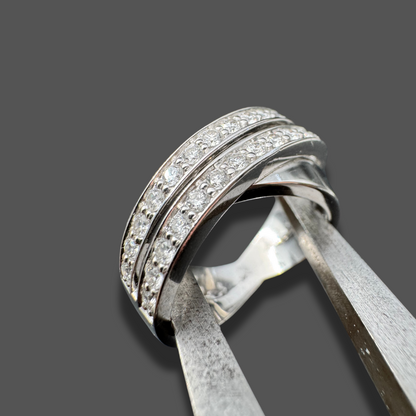 Bague en or blanc croisée