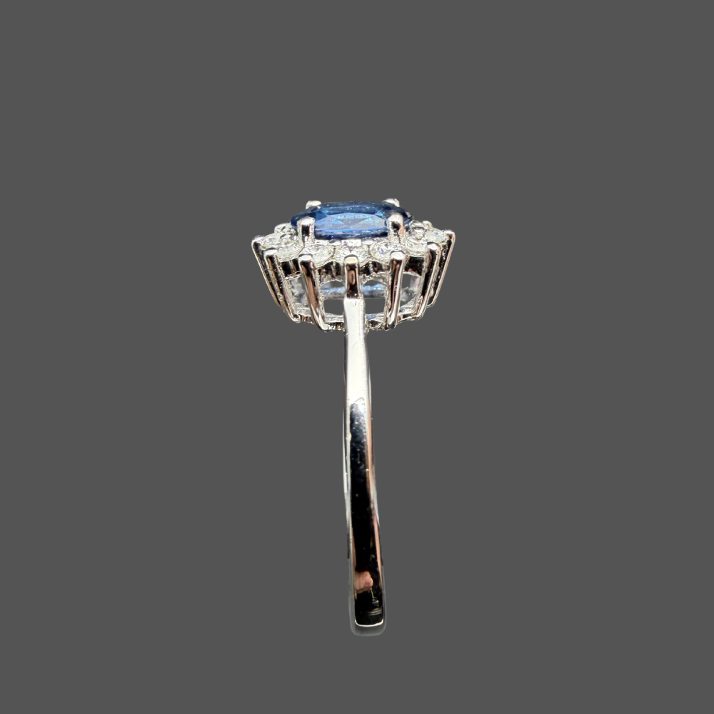 Bague entourage saphir et diamants