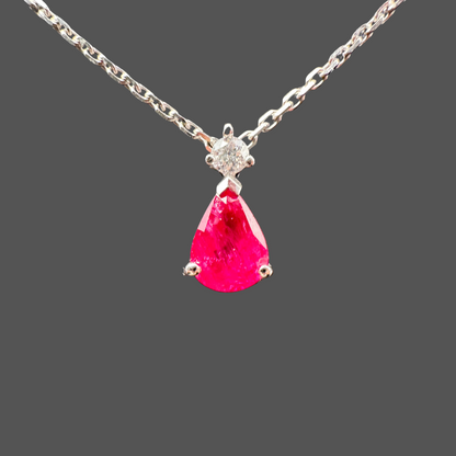 Pendentif en or blanc avec rubis poire