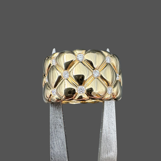 Bague coussin ajourée en or jaune 18 carats avec diamants