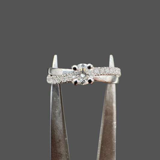 Solitaire accompagné en or blanc 0.34ct