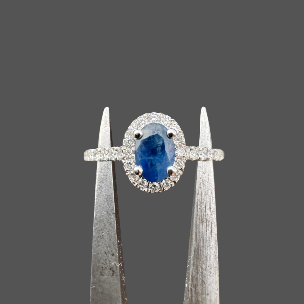 Bague en or blanc, saphir et diamants
