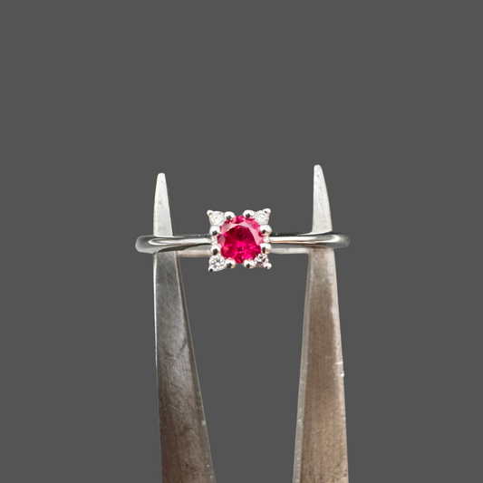 Bague en or blanc avec rubis
