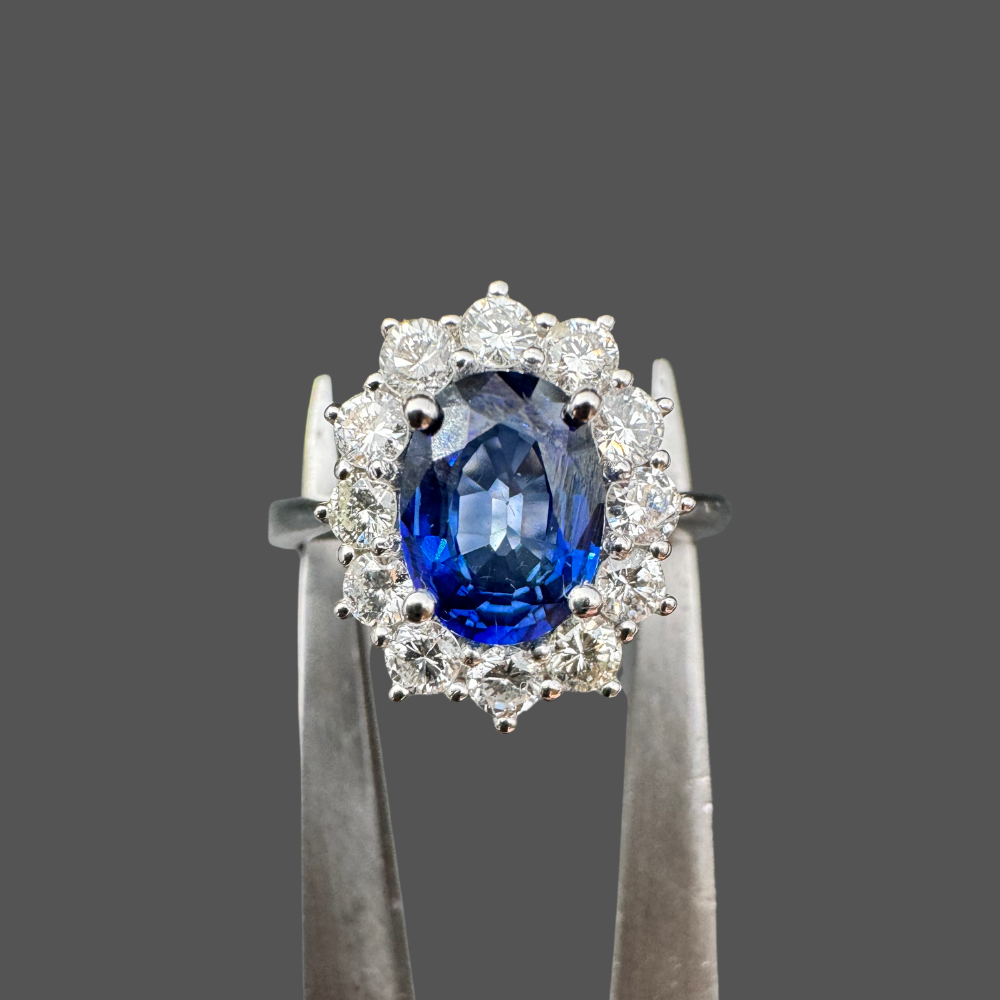Bague en or blanc 18 carats, saphir 1 carat et diamants