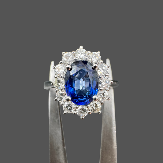 Bague en or blanc 18 carats, saphir 1 carat et diamants