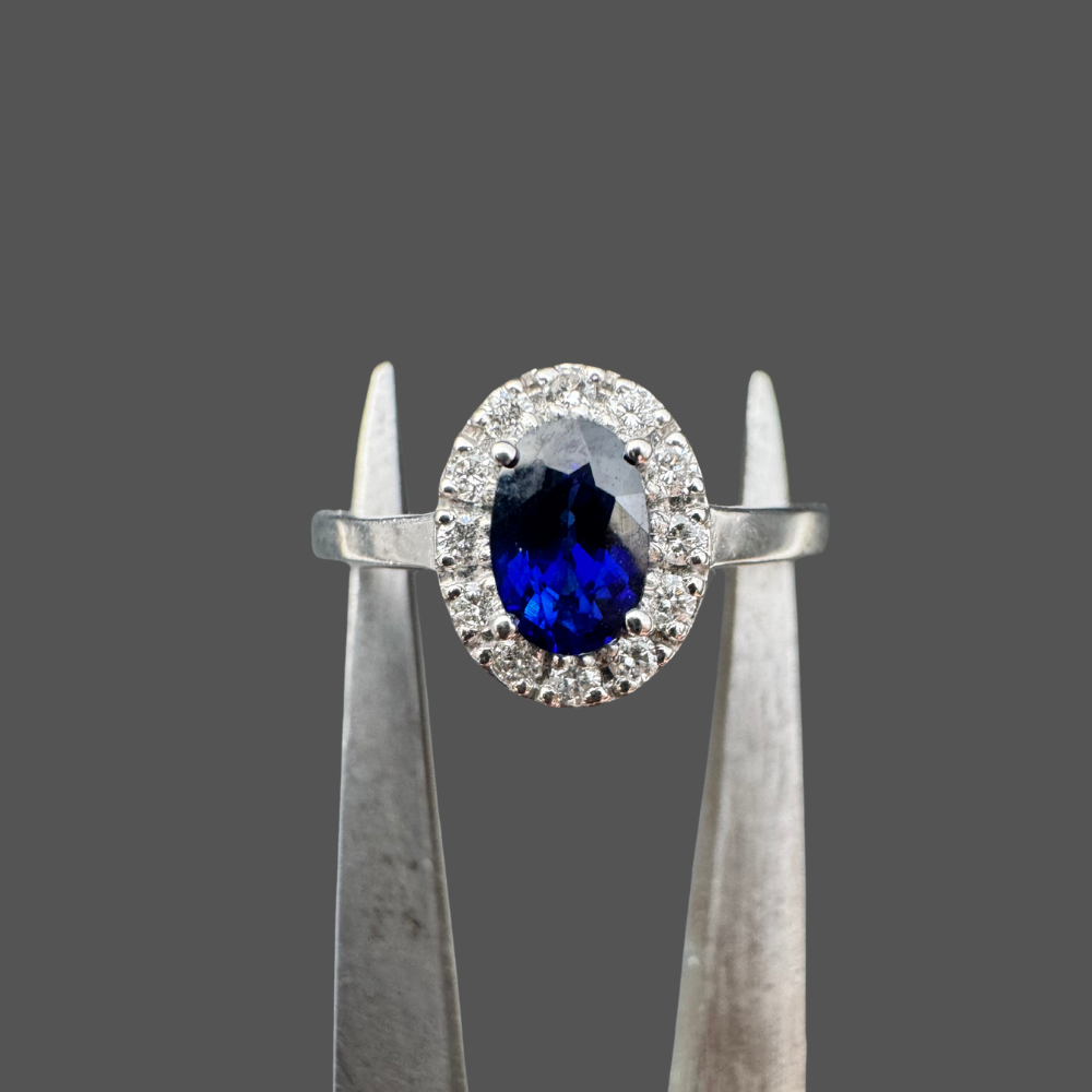 Bague en or blanc, saphir et diamants