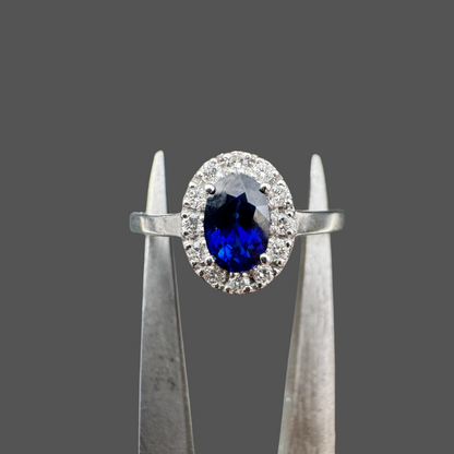 Bague en or blanc, saphir et diamants