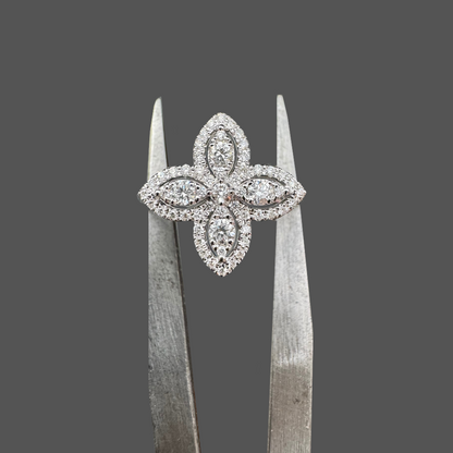 Bague fleur en or blanc 18 carats avec diamants