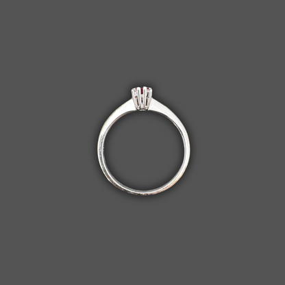 Bague en or blanc avec rubis