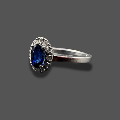 Bague en or blanc, saphir et diamants