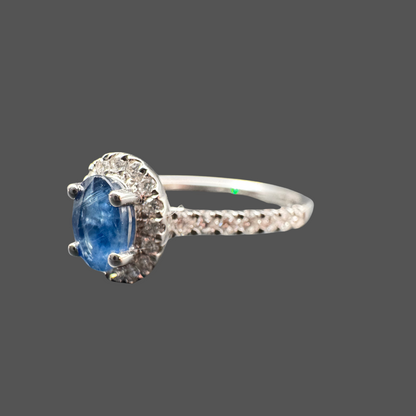 Bague en or blanc, saphir et diamants