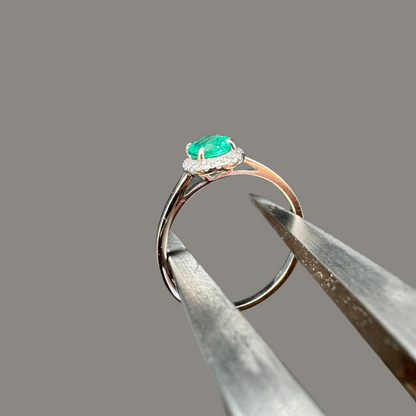 Bague entourage Emeraude 0.64ct