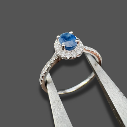 Bague en or blanc, saphir et diamants