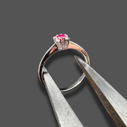 Bague en or blanc avec rubis